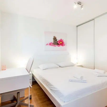 Elena Apartment *
