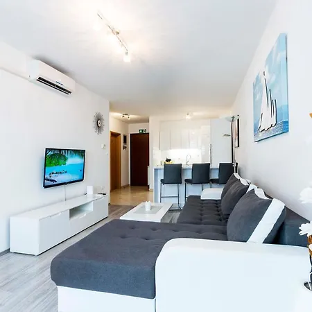 Elena Apartment *