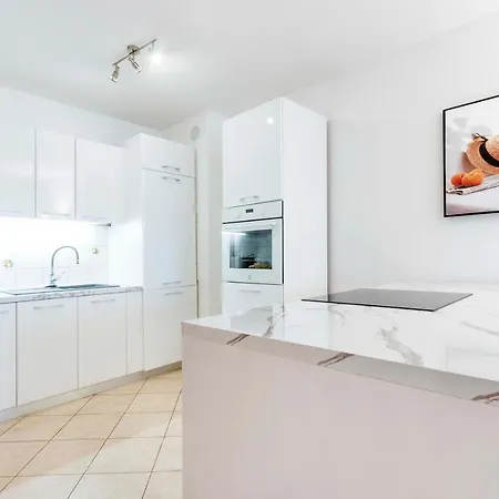 Elena Apartment *